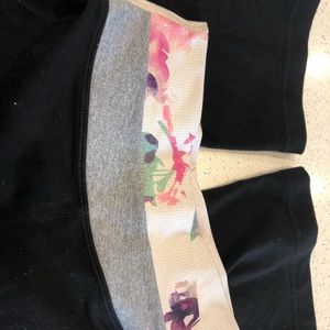 Lululemon size 4 yoga pants